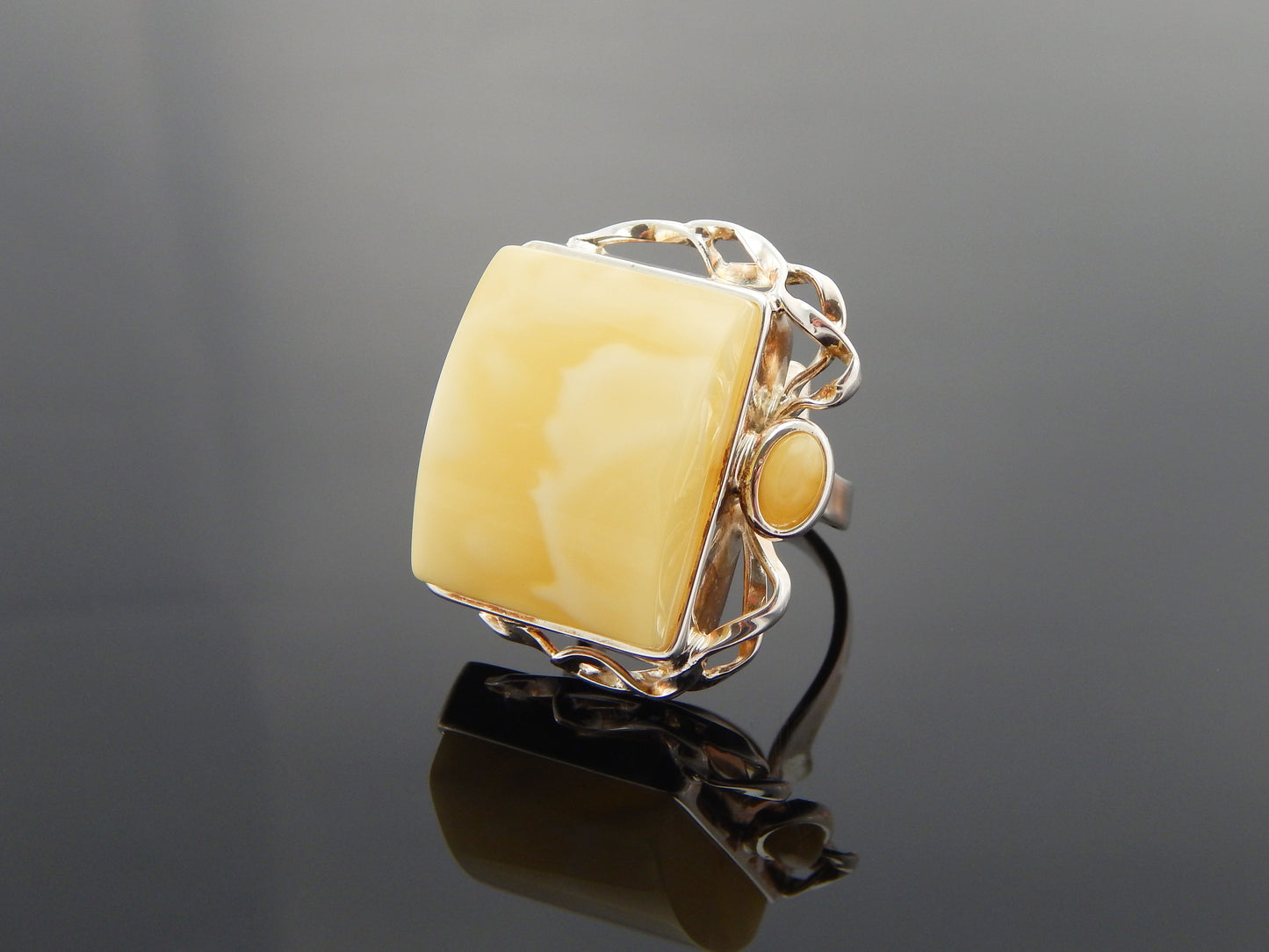 Natural Baltic Butterscotch Marbled Amber Avant Garde Ring in 925 Sterling Silver