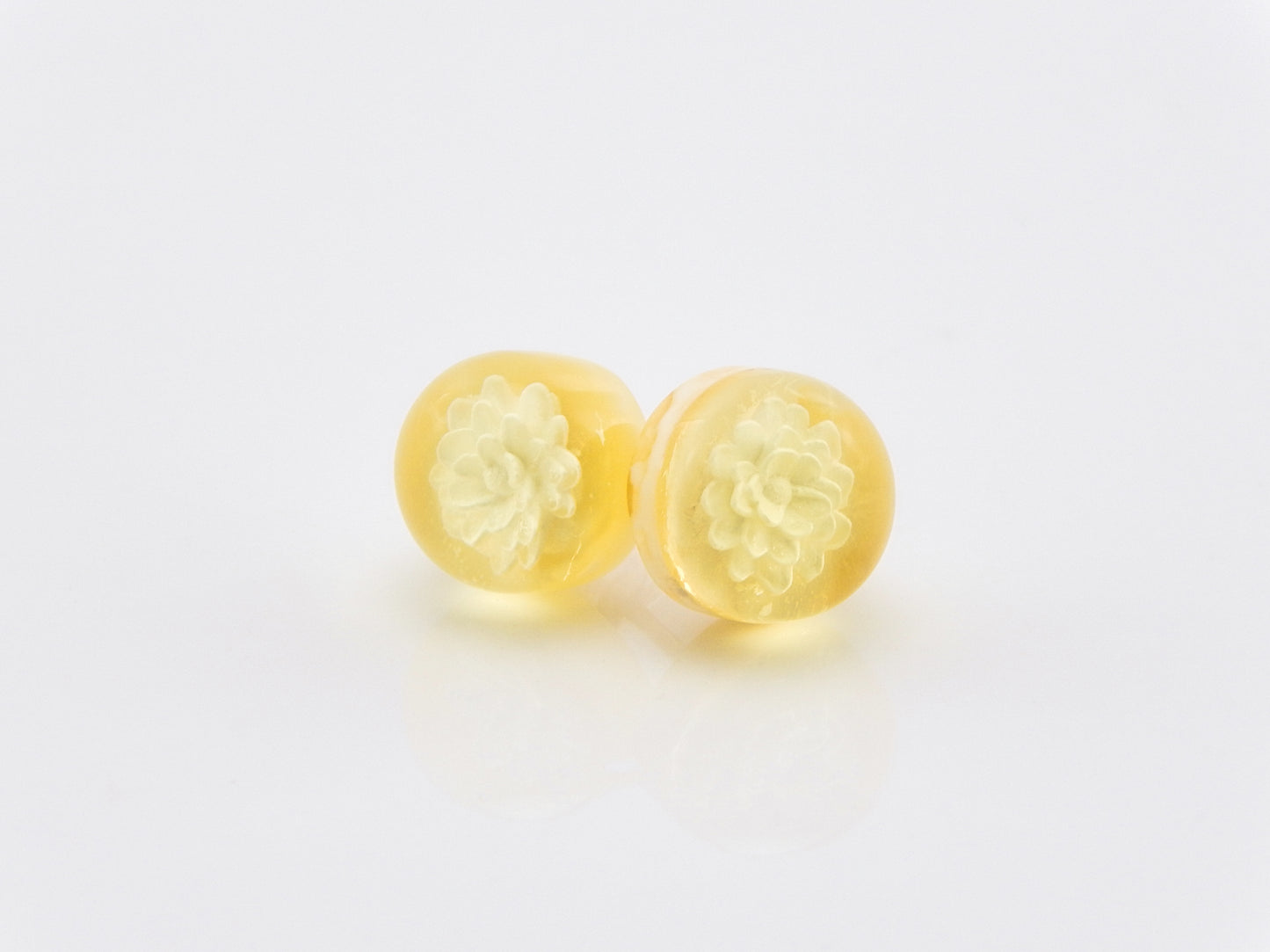 Natural Baltic Citrine Amber Cameo Flower Stud Earrings in 925 Silver