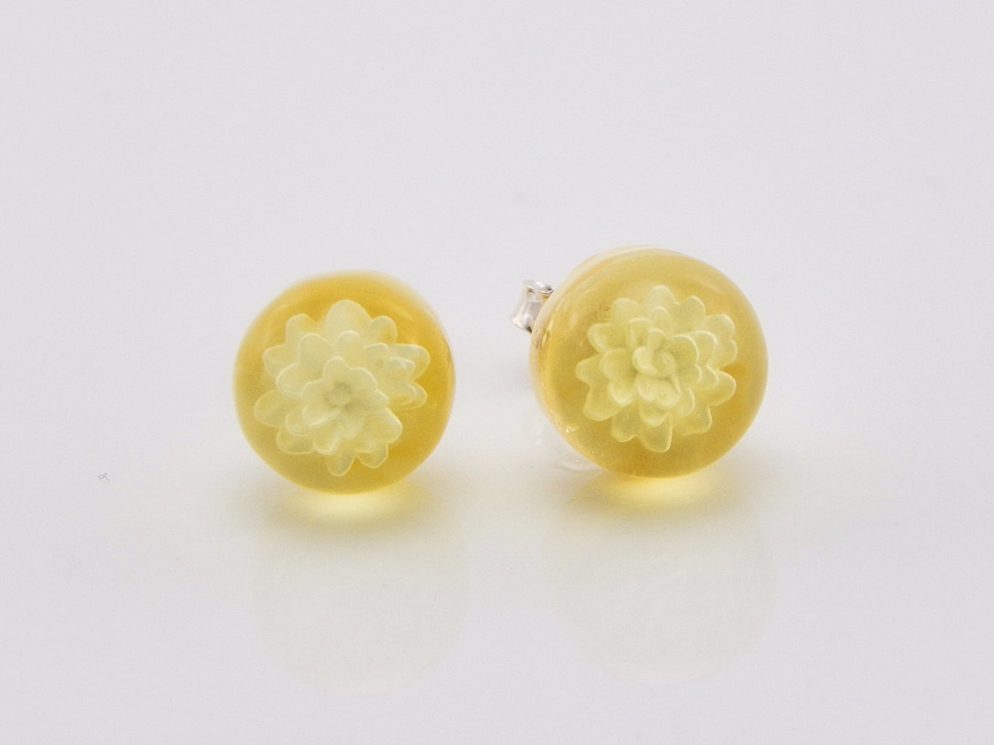 Natural Baltic Citrine Amber Cameo Flower Stud Earrings in 925 Silver